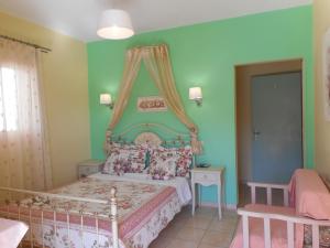 Ένα ή περισσότερα κρεβάτια σε δωμάτιο στο Pension Galazios Kolpos