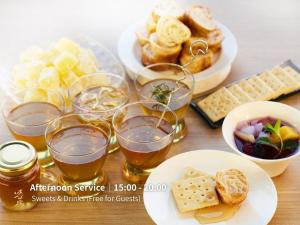 a table with plates of food and glasses of beer at Hotel Intergate Hiroshima in Hiroshima +59 photos