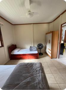 a bedroom with a bed and a ceiling at Aconchego Anjo Helena in Domingos Martins