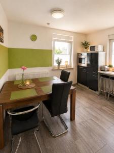 a kitchen and dining room with a table and chairs at Ferienwohnung Sonnendeck einladend und freundlich in Laupheim +33 photos