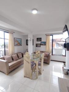 a living room with a couch and a table at Apartamentos El paraiso cerca a Termales - cerca al centro - se aceptan mascotas in Santa Rosa de Cabal