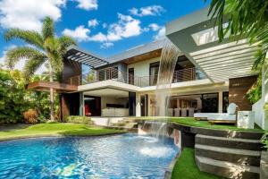 a house with a swimming pool in front of it at Villa Kahala Honolu With Pool in Honolulu