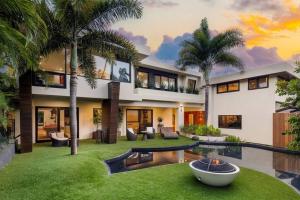 an image of a house with palm trees at Villa Kahala Honolu With Pool in Honolulu