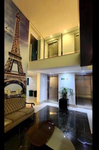 a living room with a couch and the eiffel tower at Edifício Paris 411 in Lagoa Santa