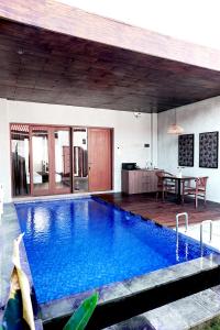 a swimming pool in a house with a dining room at ME Villas Pererenan, Canggu in Canggu