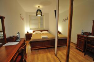 Postel nebo postele na pokoji v ubytování Villa Kabbalah