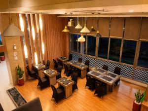 an overhead view of a restaurant with tables and chairs at Vio Hotel Pasteur in Bandung