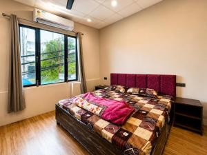 a bedroom with a bed and a window at Kamlkash niwas homestay in Rishīkesh +16 photos