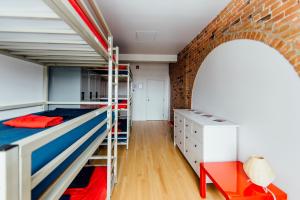 Cama ou camas em um quarto em Alt Hostel