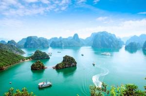 a group of islands in the water with boats at Khu tham quan du lịch in Nam Tu Liem