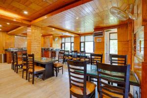 a dining room with a long table and chairs at Palette Hotel Regency Valley View Pahalgam By CheckIn in Batakūt