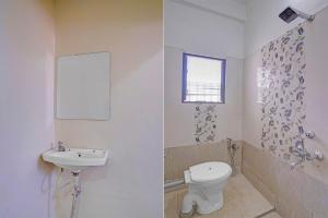 a bathroom with a toilet and a sink at Collection O Iskcon Aurangabad Formerly Everest Inn in Chikalthān