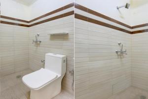 a bathroom with a white toilet in a room at OYO Collection O Kalyanpur Metro Station in Kaliānpur