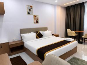 a bedroom with a large bed in a room at Hotel Takasi Heaven in Anakāpalle