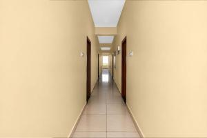 an empty corridor in a building with a hallway at Super Hotel O Temple Road Vemulavada in Karīmnagar