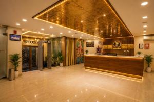 a lobby of a hotel with a reception desk and a practition at HOTEL D'CAPITOL - DELHI AiRPORT in New Delhi
