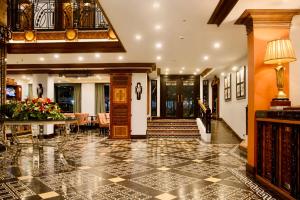 a lobby with a table and a dining room at Herald Suites Polaris in Manila