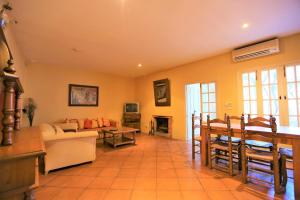 a living room with a couch and a table at El Rincón de San Benito in Cazalla de la Sierra