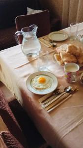 a table with an egg on a plate on it at Ushba Hearth House in Tvebishi