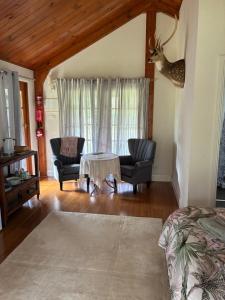 a living room with a table and two chairs at Coppabella Cottage in Jingellic