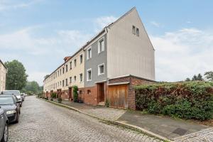 a building on the side of a street with cars parked at Ferienhaus Nala Görlitz in Görlitz