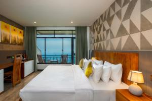 a bedroom with a large white bed and a balcony at leisure Mount View in Haputale +147 photos