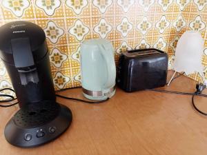a coffee maker and a toaster sitting on a table at 住在巴黎 in Bondy