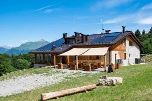a house with solar panels on the roof at Chalet Brento in Lundo