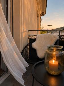 a candle on a table in front of a window at Angoli di pace - Appartamento trilocale in Muralto