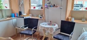 a room with two chairs and a table with a table at Kamer op de wierde Rottum in Rottum