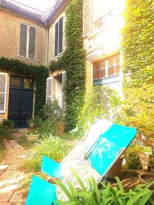 a pile of boxes sitting in front of a house at Jardin et Hotel Particulier in Bayeux +24 photos
