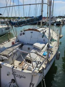 a white boat is docked in the water at BoatMotel in Sainte-Marie-la-Mer