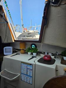 a small stove in a boat with a boat at BoatMotel in Sainte-Marie-la-Mer +3 photos