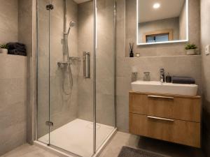 a bathroom with a shower and a sink at Evergreen Tale Apartman F2 in Tale