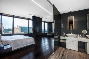 Postel nebo postele na pokoji v ubytování Shenzhen O Hotel