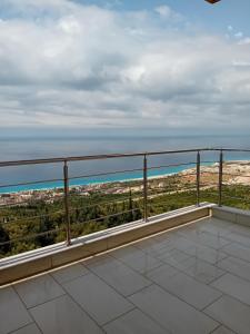 a balcony with a view of the ocean at Mimi's Apartments, Palasë in Palasë