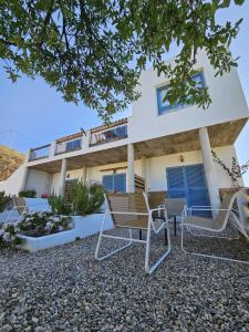 a house with chairs in front of it at B&B La Nava Suites in Mojácar