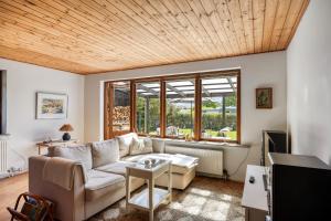 a living room with a couch and a window at Lærke-huset in Bindslev