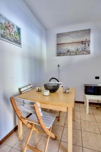 a wooden table with a bowl on it in a room at Bella Aqua Lake in Acquaseria +22 photos