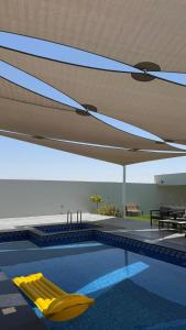Piscina a استراحة سما o a prop