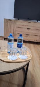 two bottles of water sitting on a table at Apartament Sobieskiego nr 3, bezpłatny parking in Świebodzin