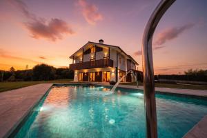 a house with a swimming pool at sunset at Hotel Gamongoa in Rentería