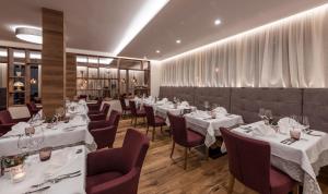 Reštaurácia alebo iné gastronomické zariadenie v ubytovaní Eden Boutique Hotel