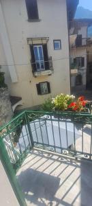 a stairway with flowers on a building and a balcony at La Bella e La Bestia in Lierna