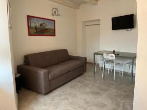 a living room with a couch and a table at La Bella e La Bestia in Lierna