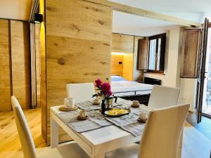 a dining room with a table and chairs at GuestHost - Mulino del Bianco - Comfy Studio-Flat in La Thuile