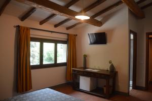 a living room with a desk and a window at La Felce e il Mirtillo in Il Palazzo