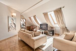a living room with two couches and a tv at Hotel Rubinstein in Krakow