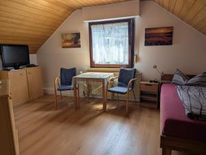 a room with a table and two chairs and a bed at Ferienapartment Erdmann in Münster
