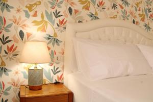 a bedroom with a bed and a lamp on a night stand at Guest House Scarlatti in Battipaglia